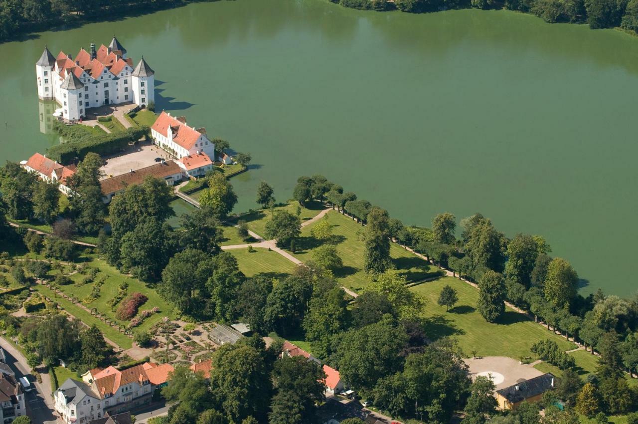 Апартаменты Schloss Глюксбург Экстерьер фото
