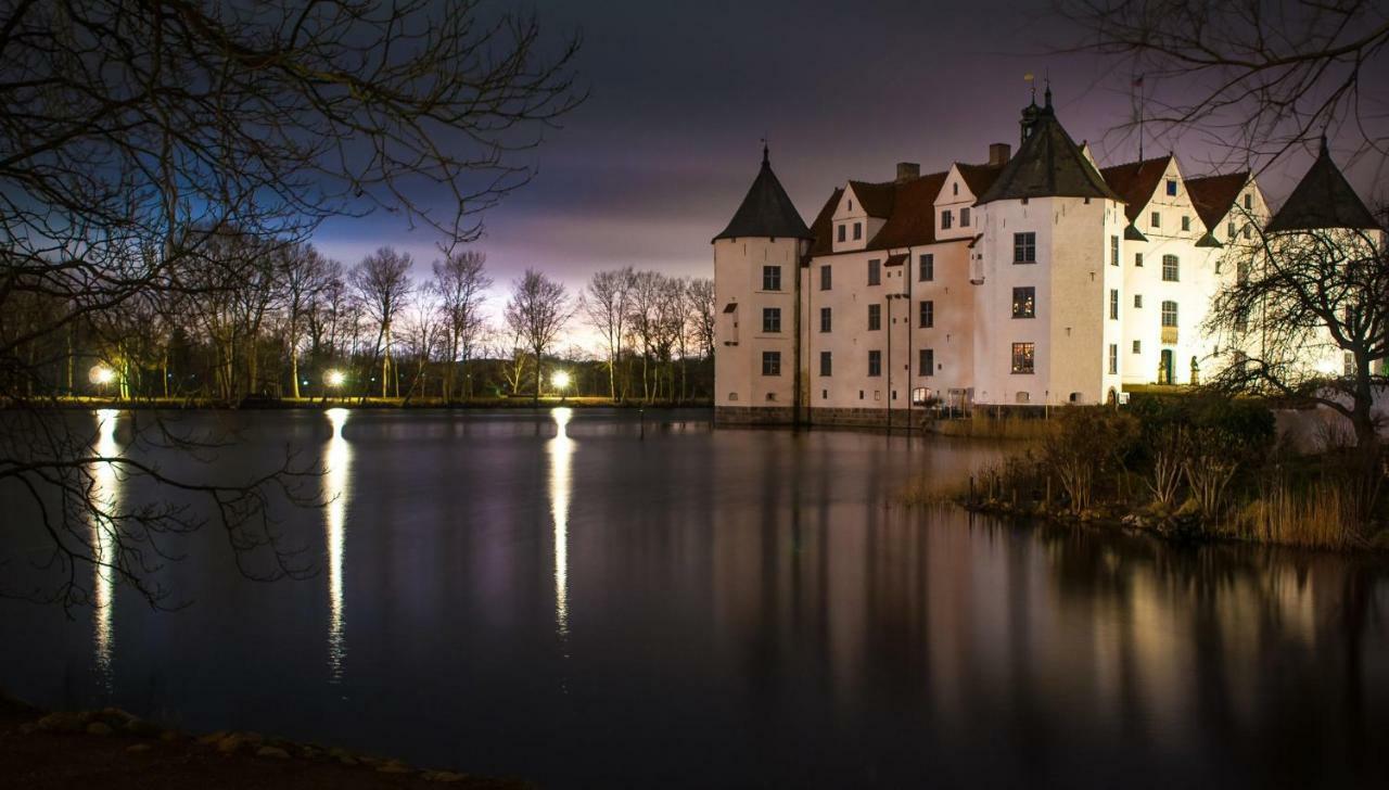 Апартаменты Schloss Глюксбург Экстерьер фото